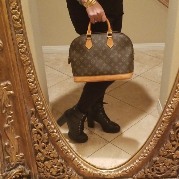 πHOST PICKπ Louis Vuitton Monogram Alma Handbag - Picture 8 of 8